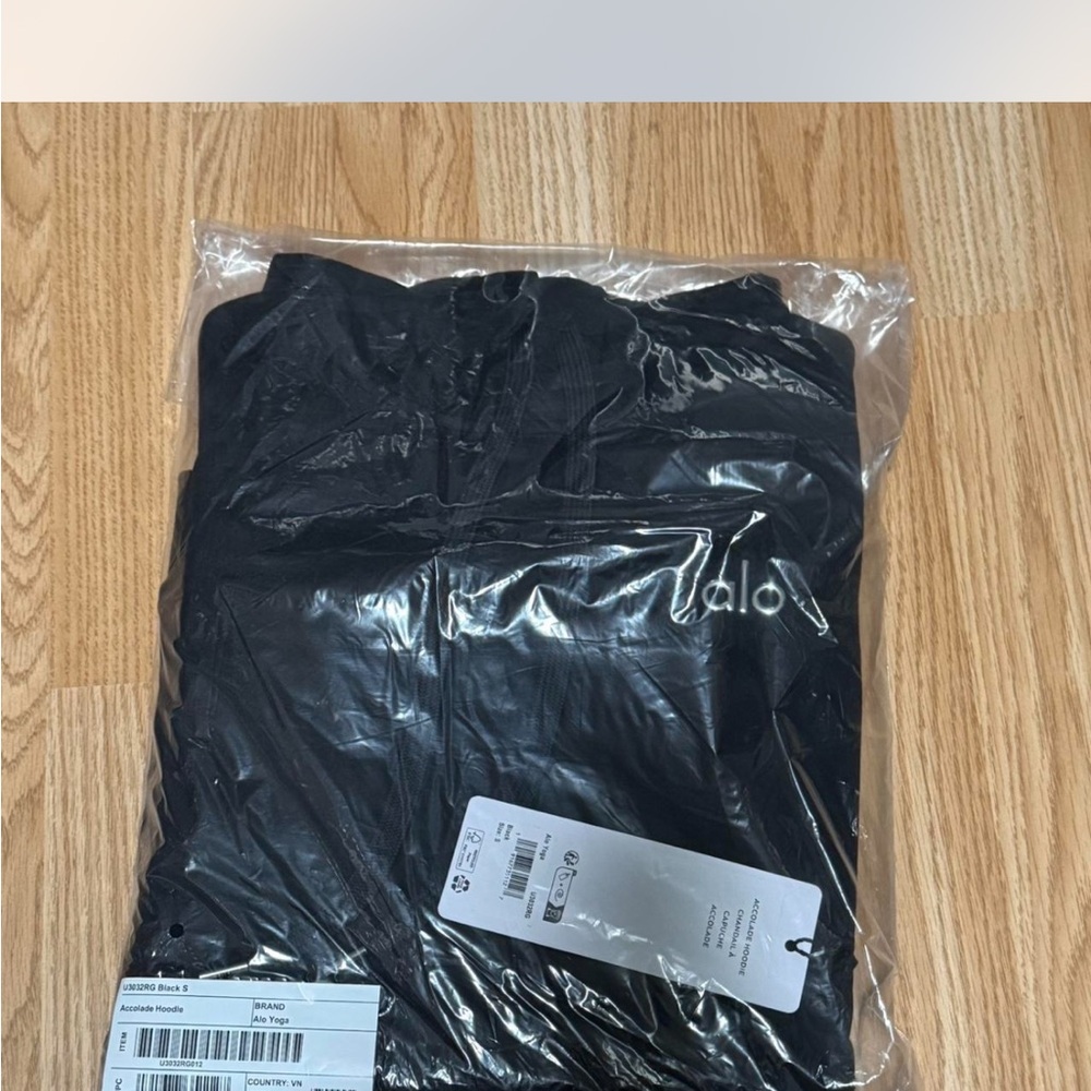 ALO Yoga Black Hoodie and Sweatpants Set - Picture 4 of 5